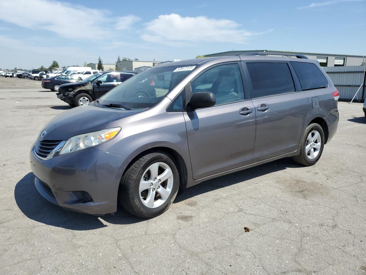 TOYOTA SIENNA LE 2014