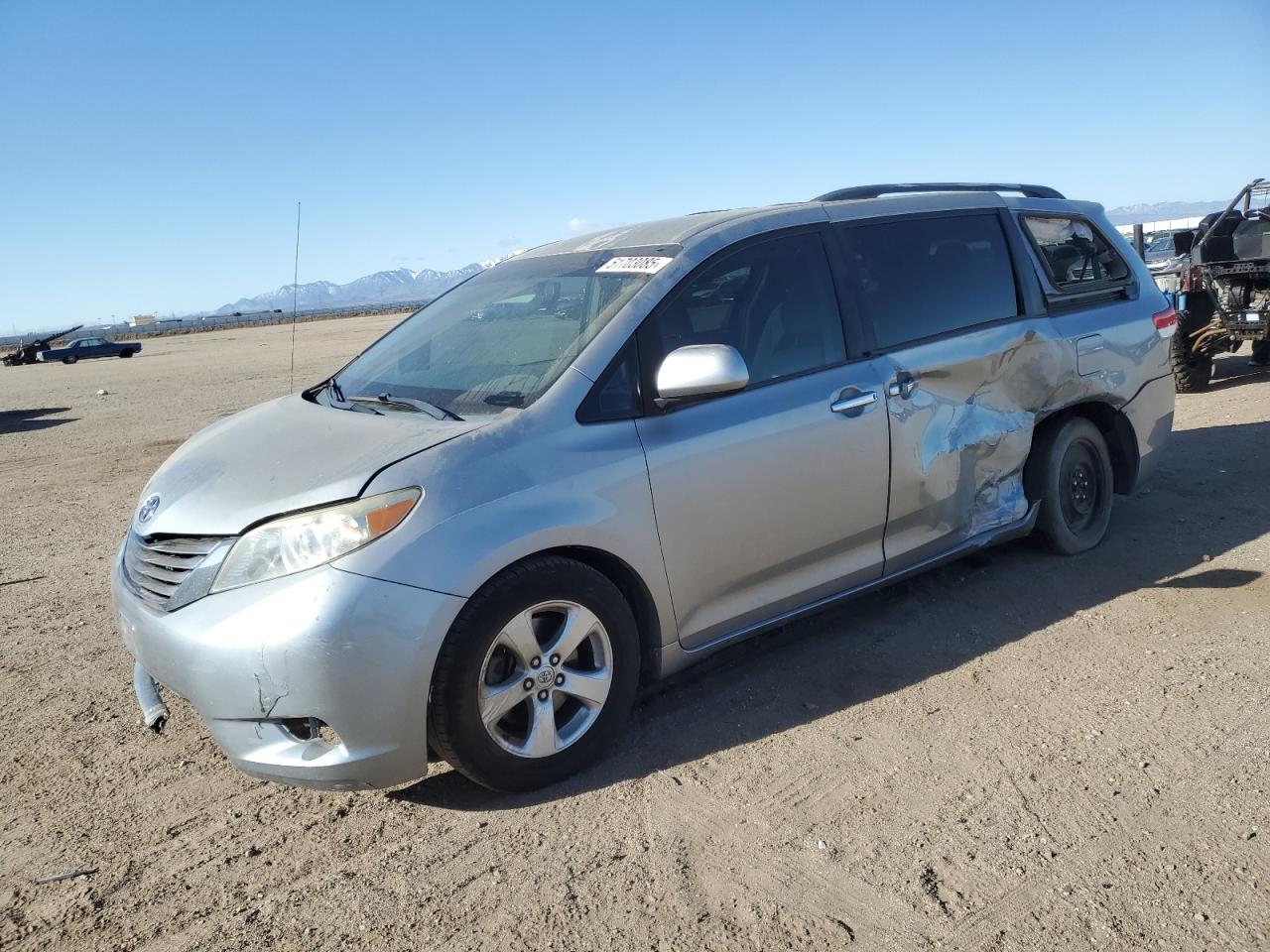 TOYOTA SIENNA LE 2013