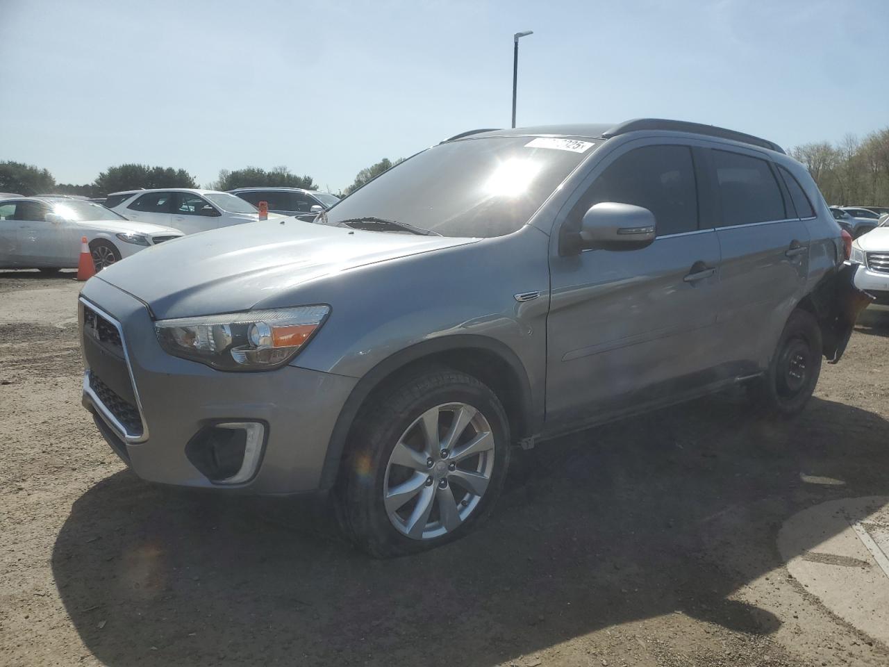 MITSUBISHI OUTLANDER 2015