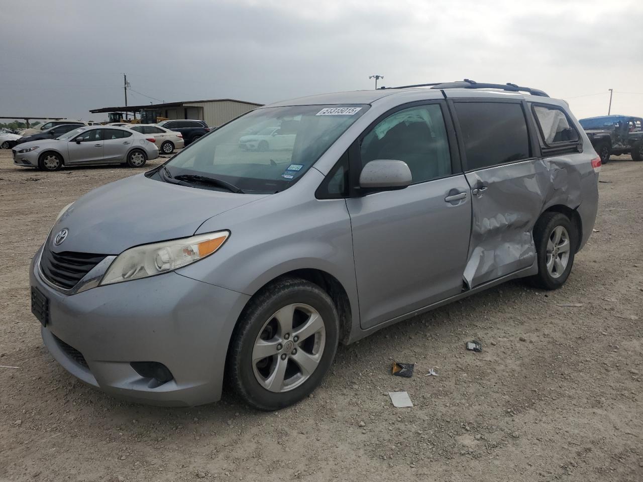 TOYOTA SIENNA LE 2012