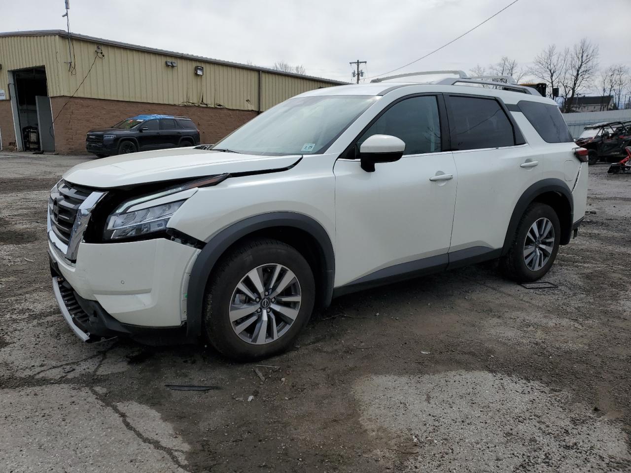 NISSAN PATHFINDER 2024
