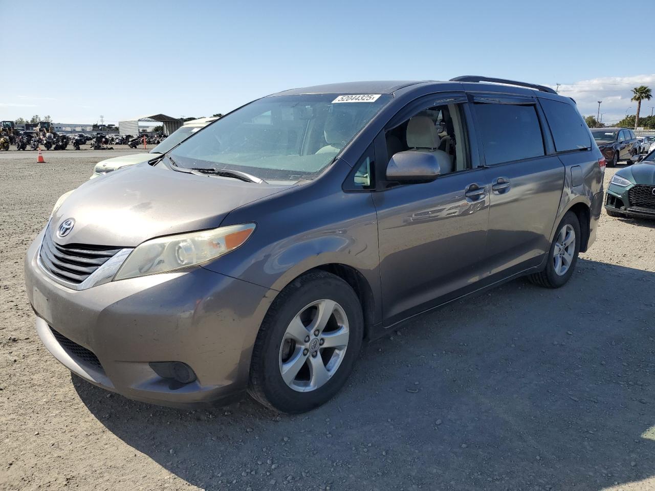 TOYOTA SIENNA BAS 2011