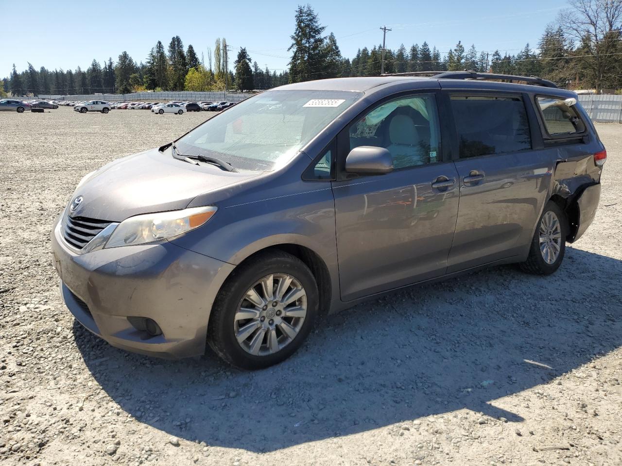 TOYOTA SIENNA LE 2011