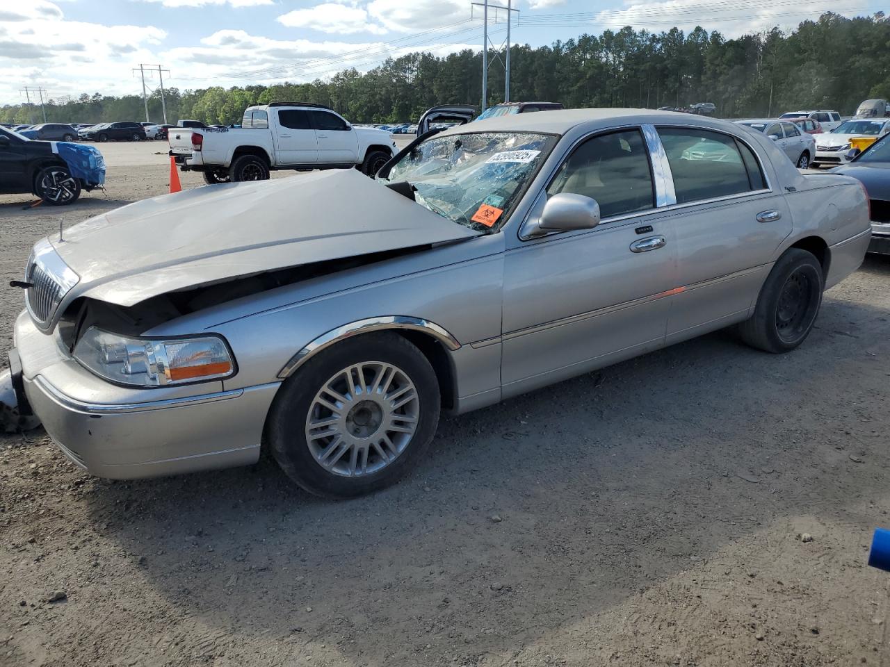 LINCOLN TOWN CAR S 2008
