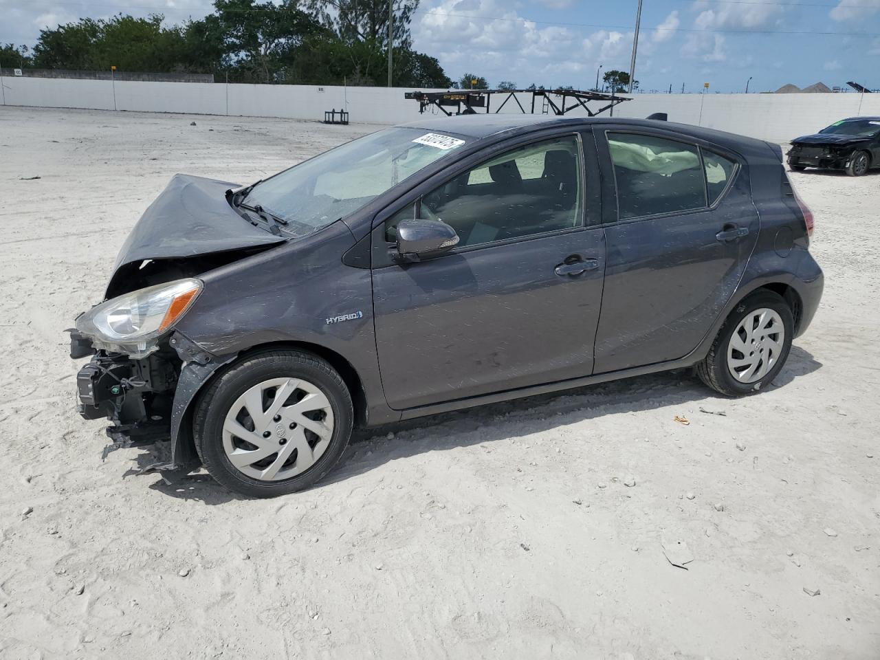 TOYOTA PRIUS C 2015