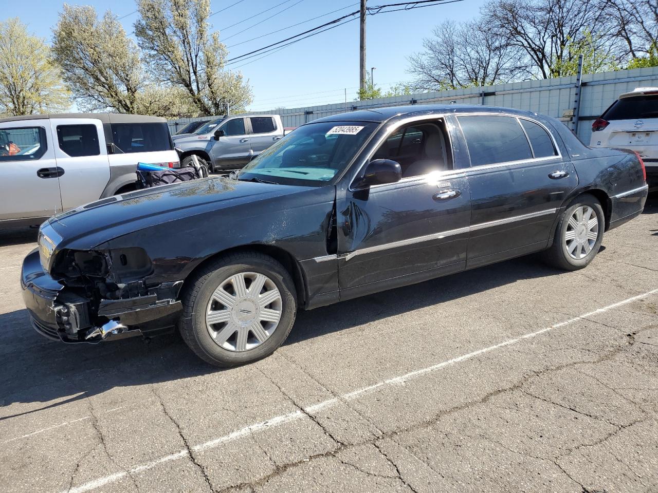 LINCOLN TOWN CAR U 2004