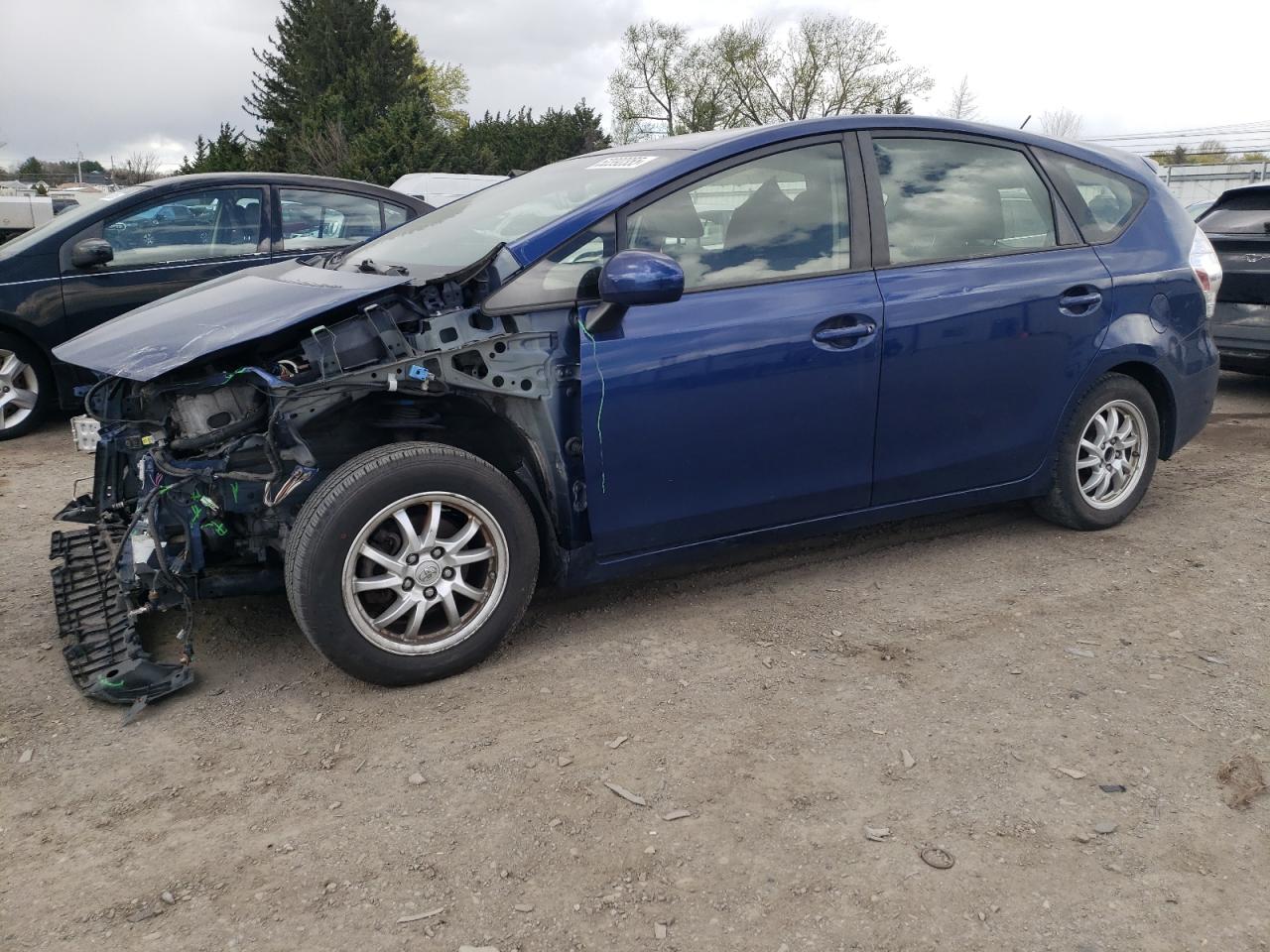 TOYOTA PRIUS V 2013