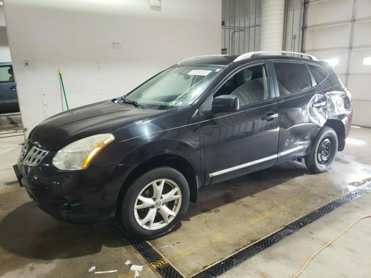 NISSAN ROGUE S 2011