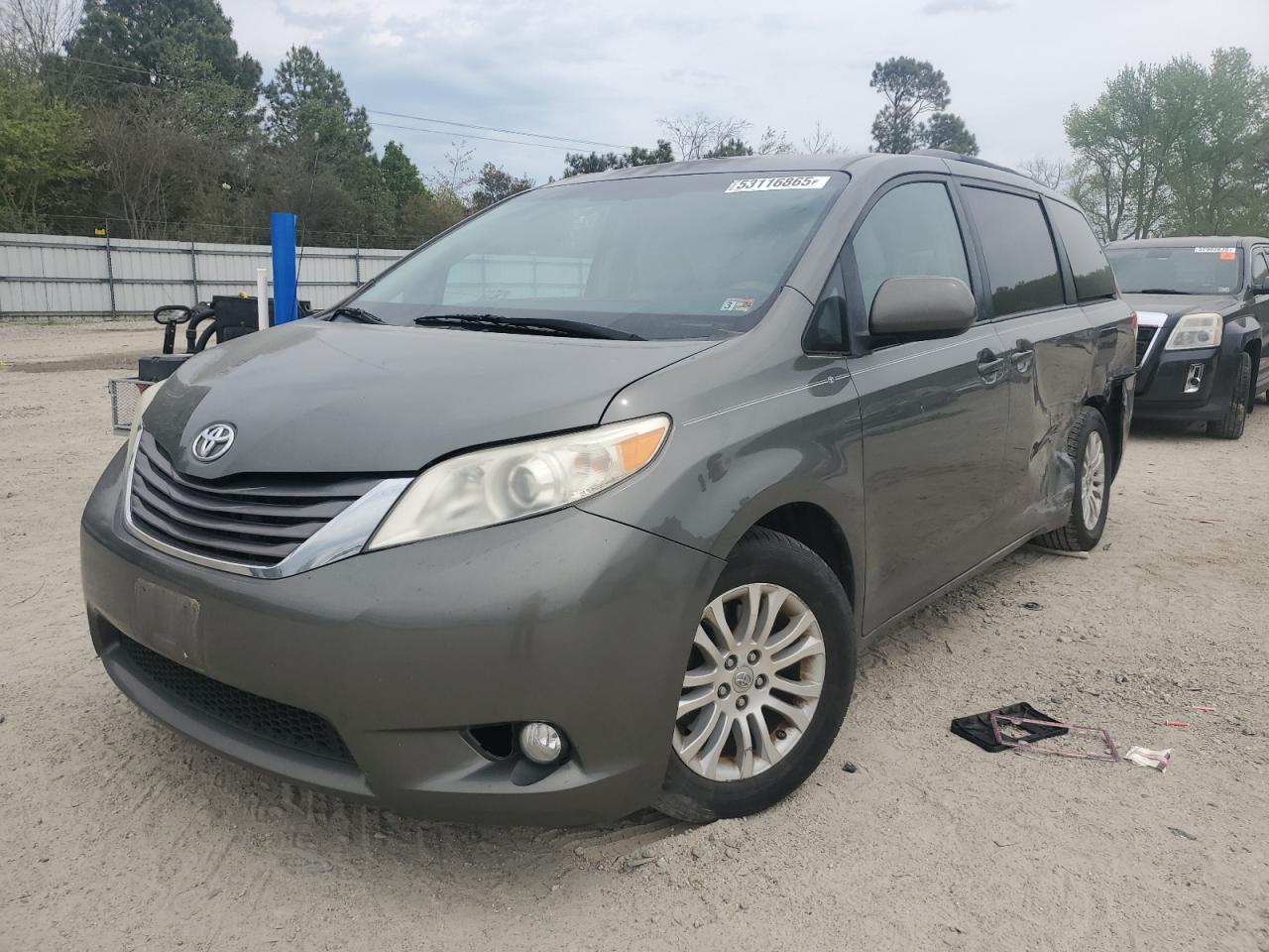 TOYOTA SIENNA 2011