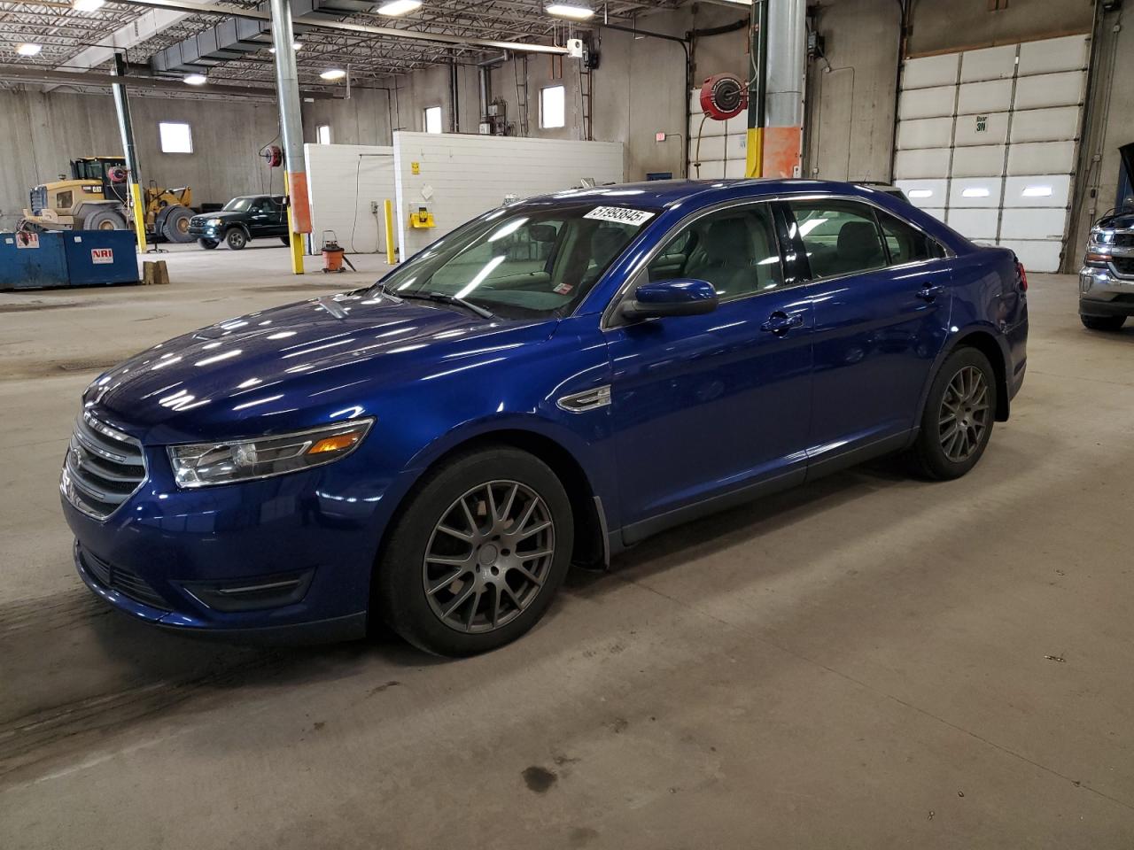 FORD TAURUS SEL 2015