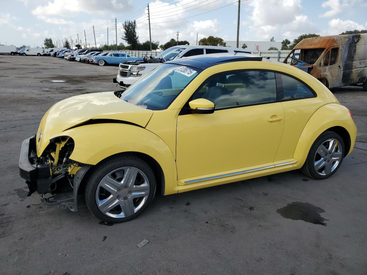 VOLKSWAGEN BEETLE 2013