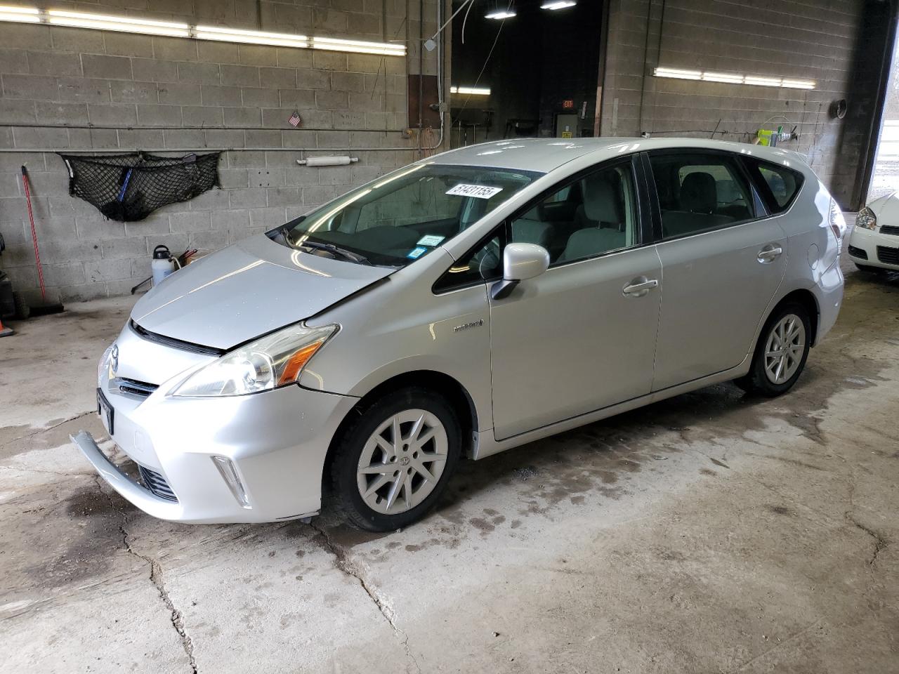 TOYOTA PRIUS V 2013