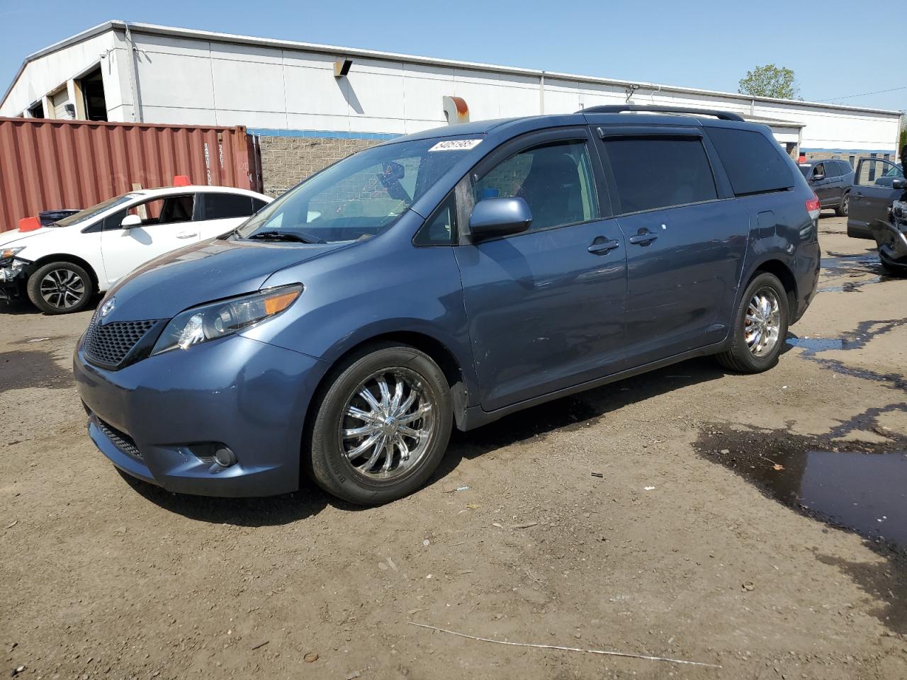 TOYOTA SIENNA LE 2013