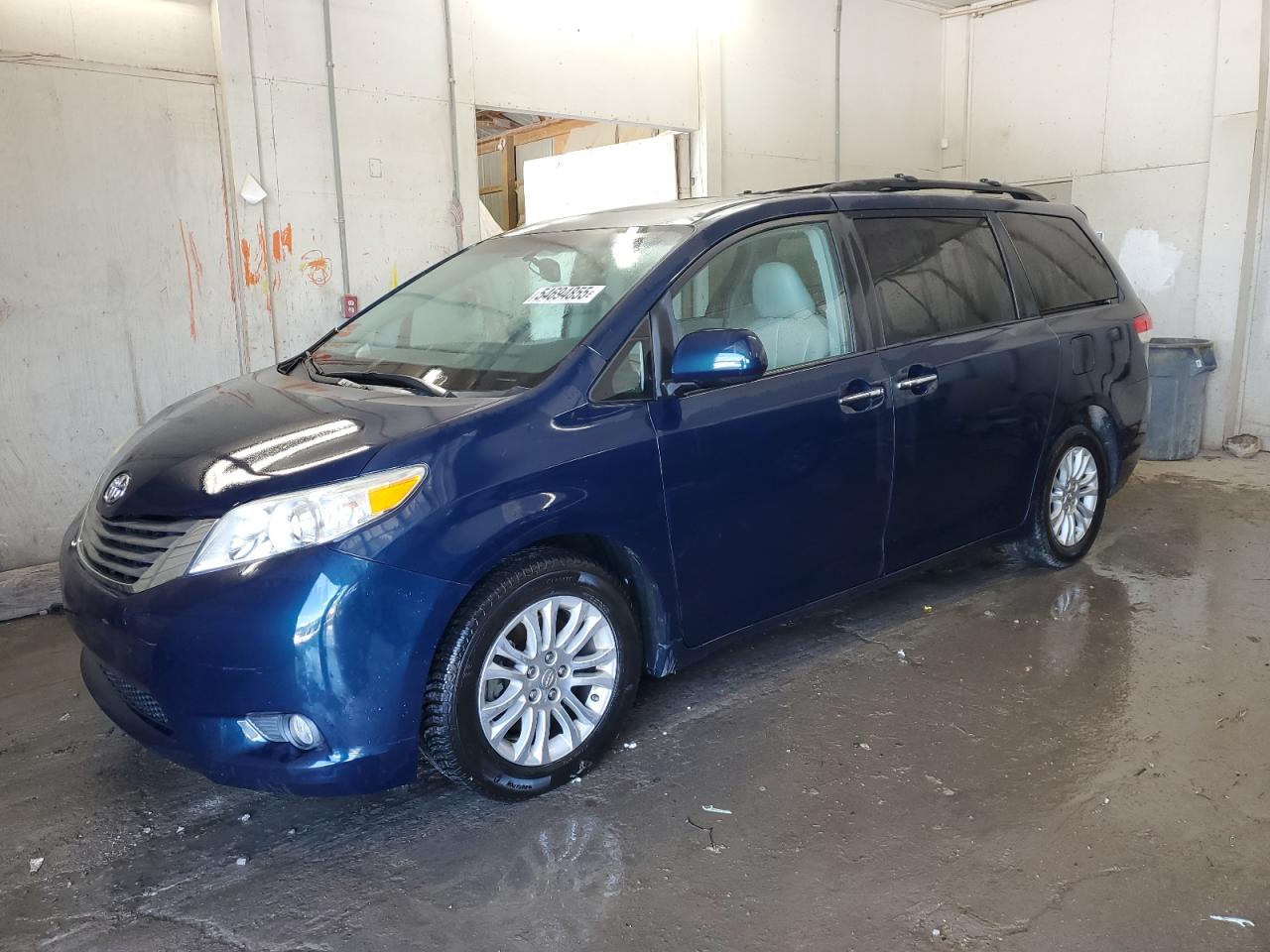 TOYOTA SIENNA XLE 2011