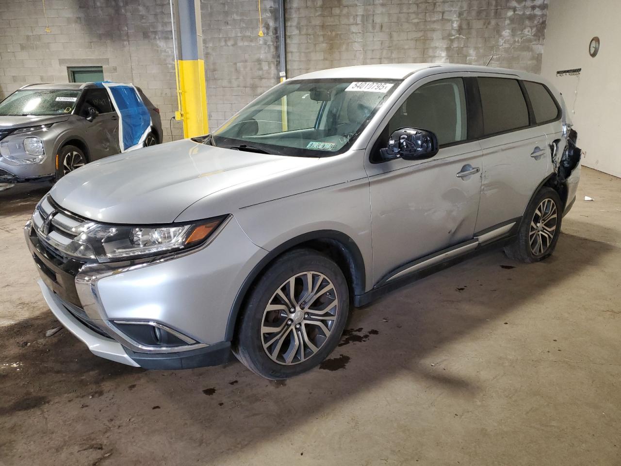 MITSUBISHI OUTLANDER 2016