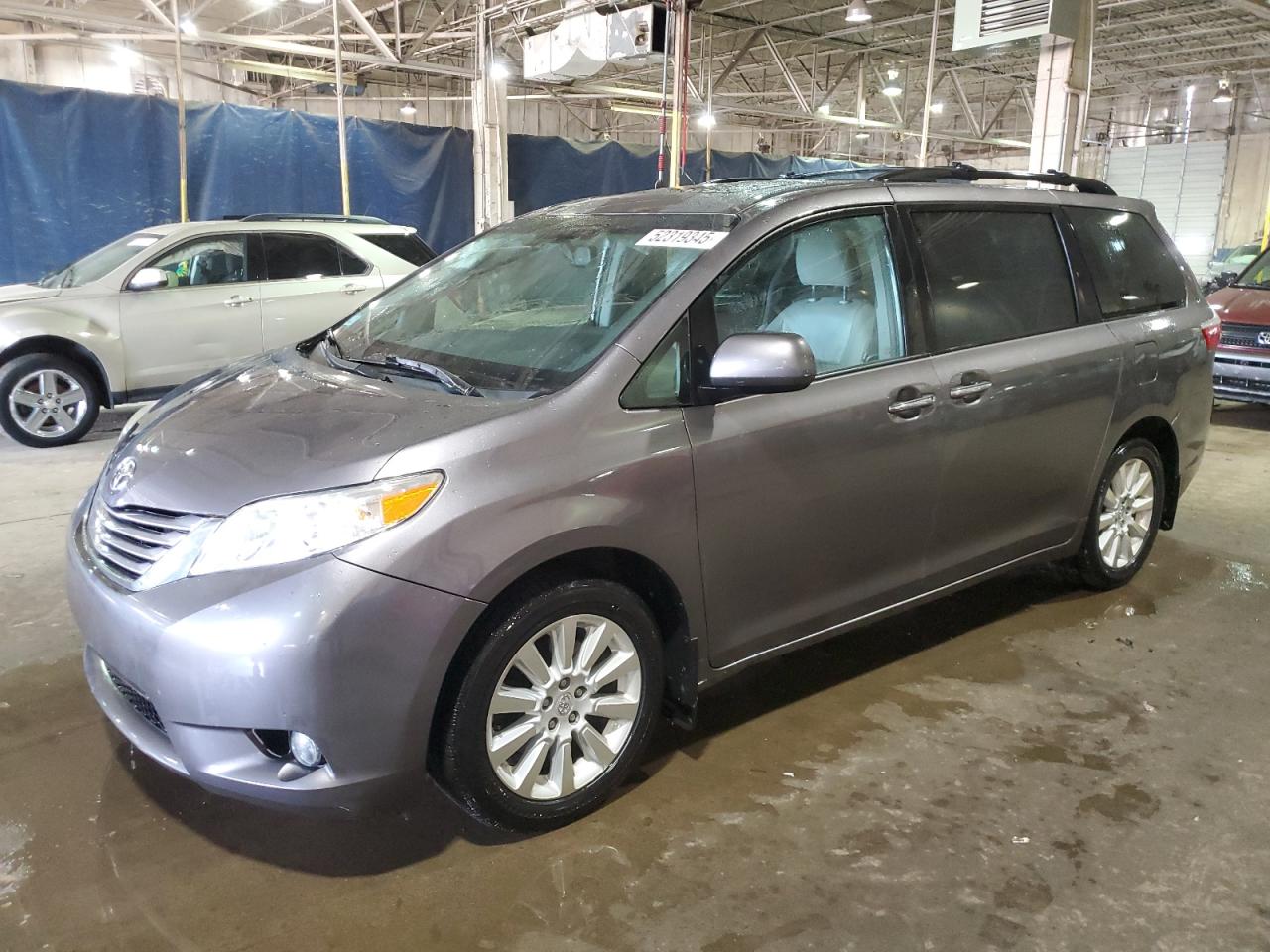 TOYOTA SIENNA XLE 2015