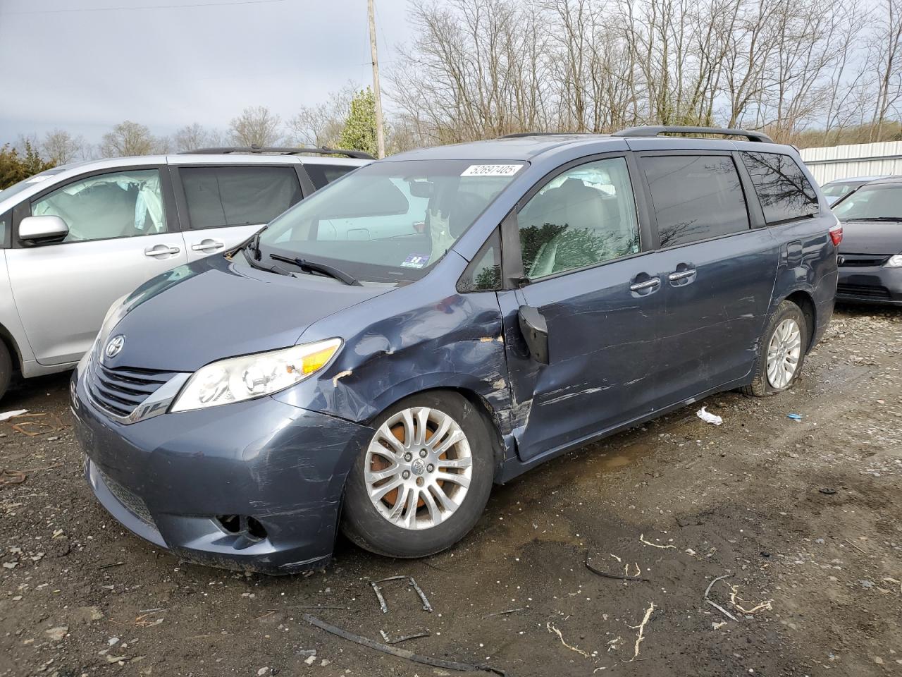 TOYOTA SIENNA XLE 2015