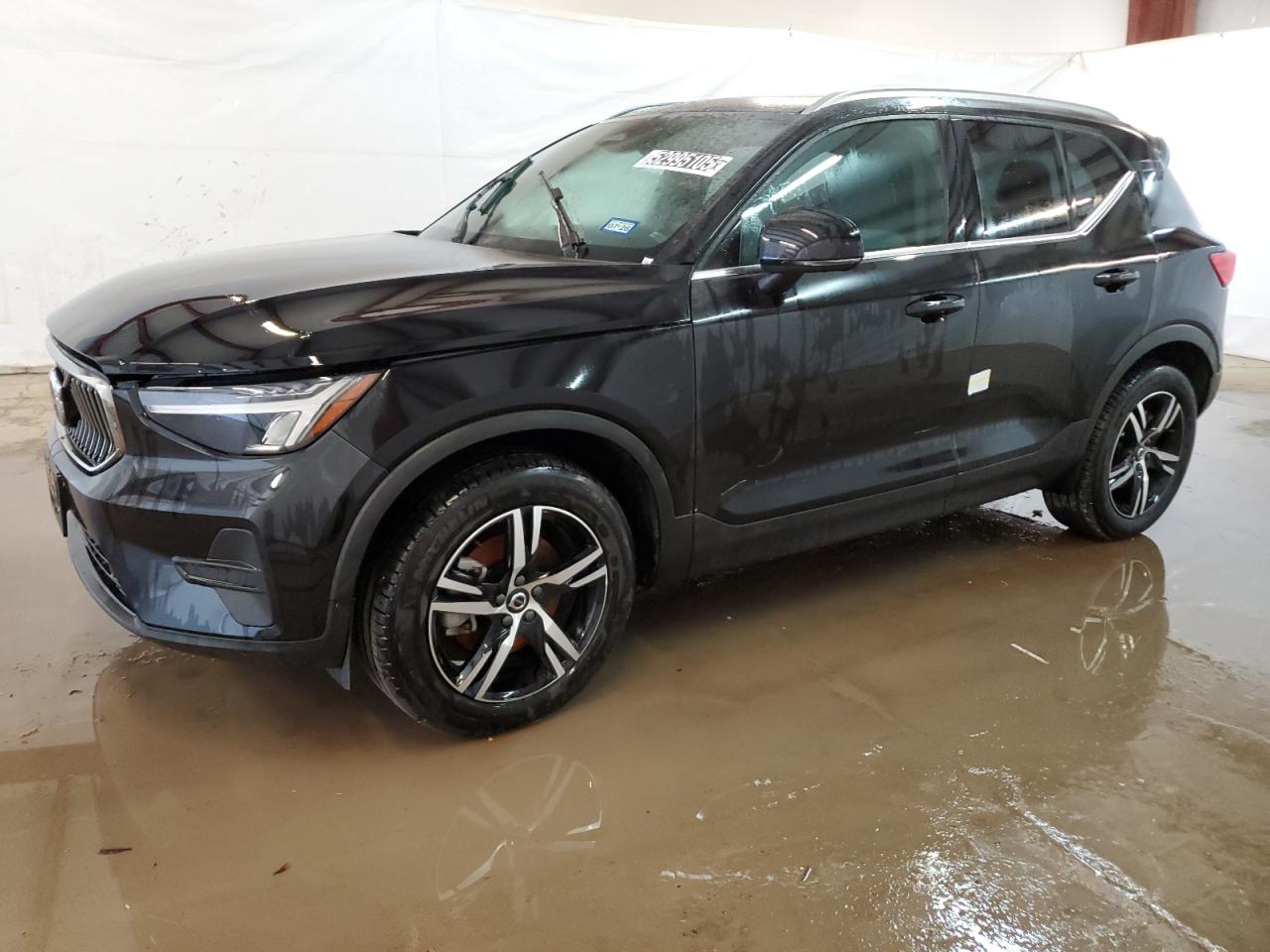 VOLVO XC40 CORE 2025