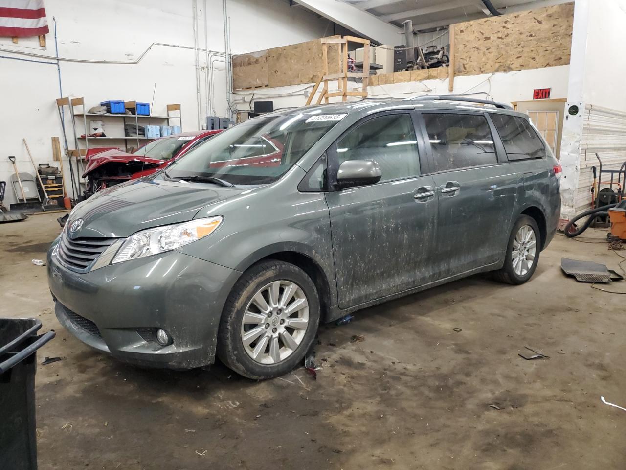 TOYOTA SIENNA XLE 2013