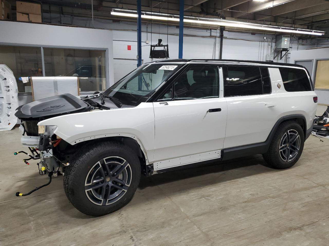 RIVIAN R1S ADVENT 2025