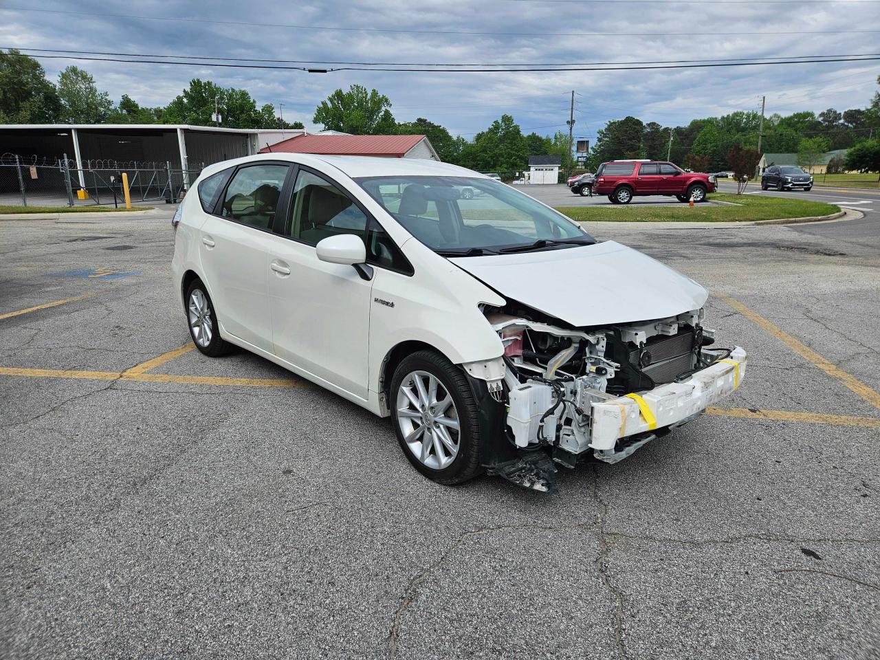 TOYOTA PRIUS V 2012
