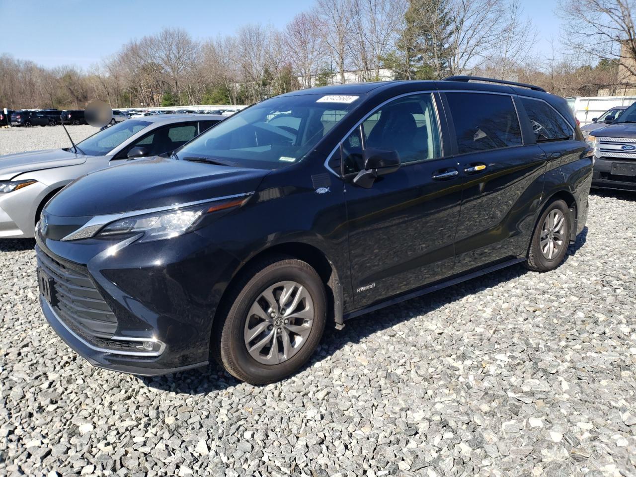 TOYOTA SIENNA XLE 2021