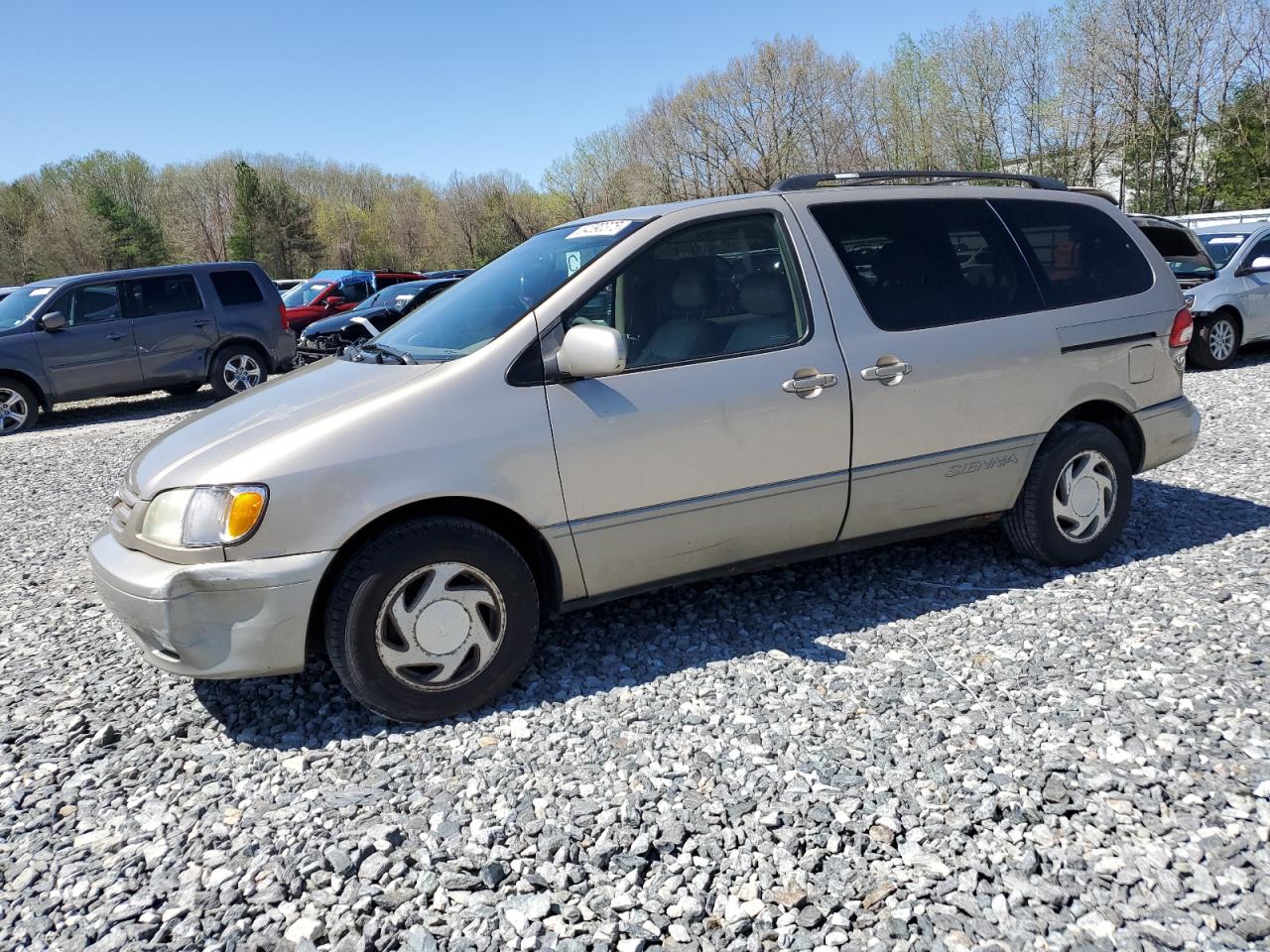 TOYOTA SIENNA LE 2002