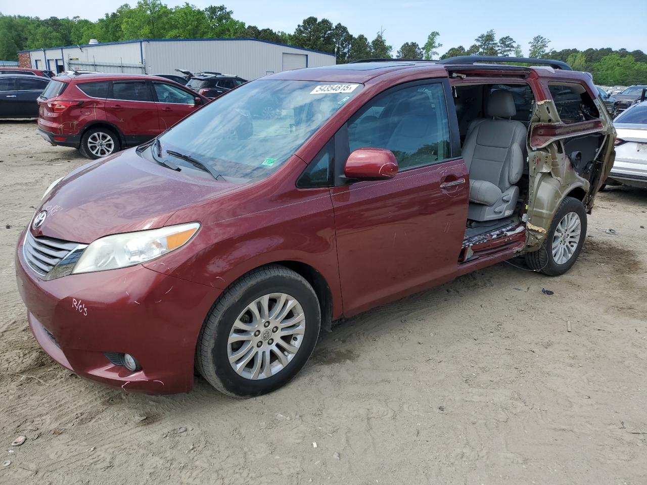 TOYOTA SIENNA XLE 2016
