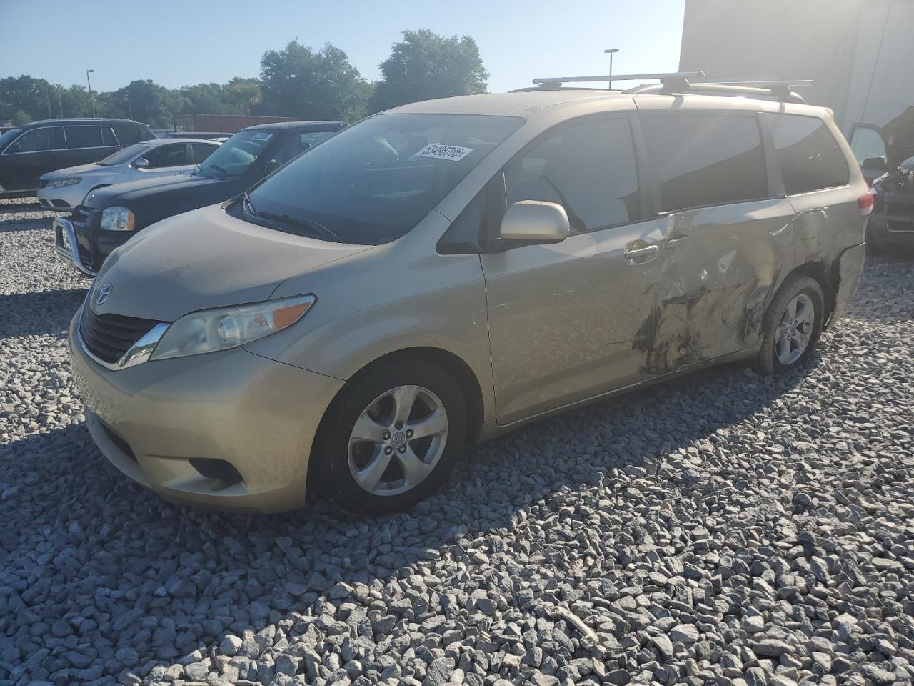 TOYOTA SIENNA LE 2011
