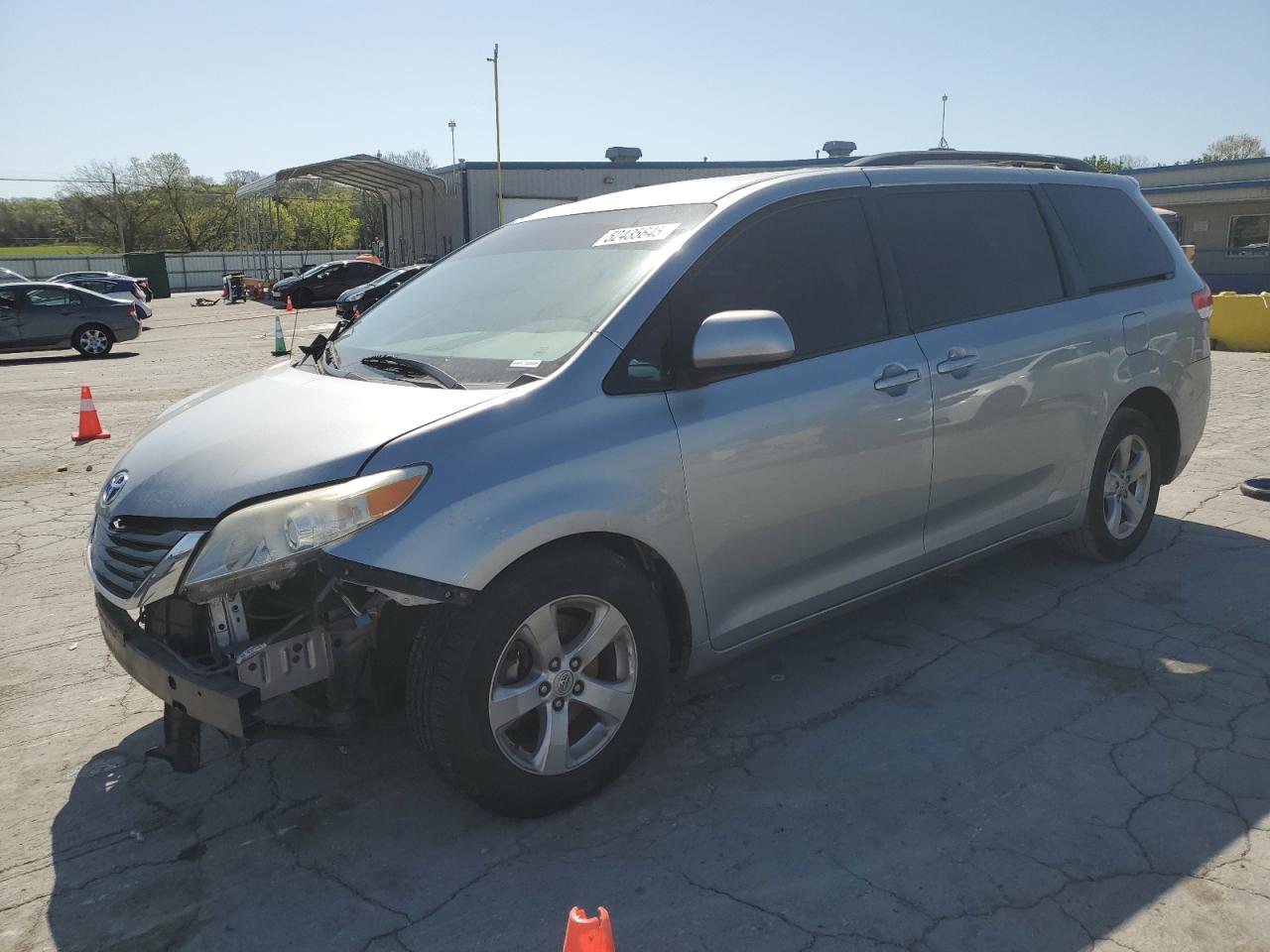 TOYOTA SIENNA LE 2013