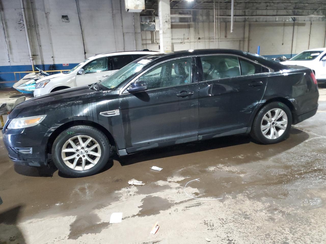 FORD TAURUS SEL 2011