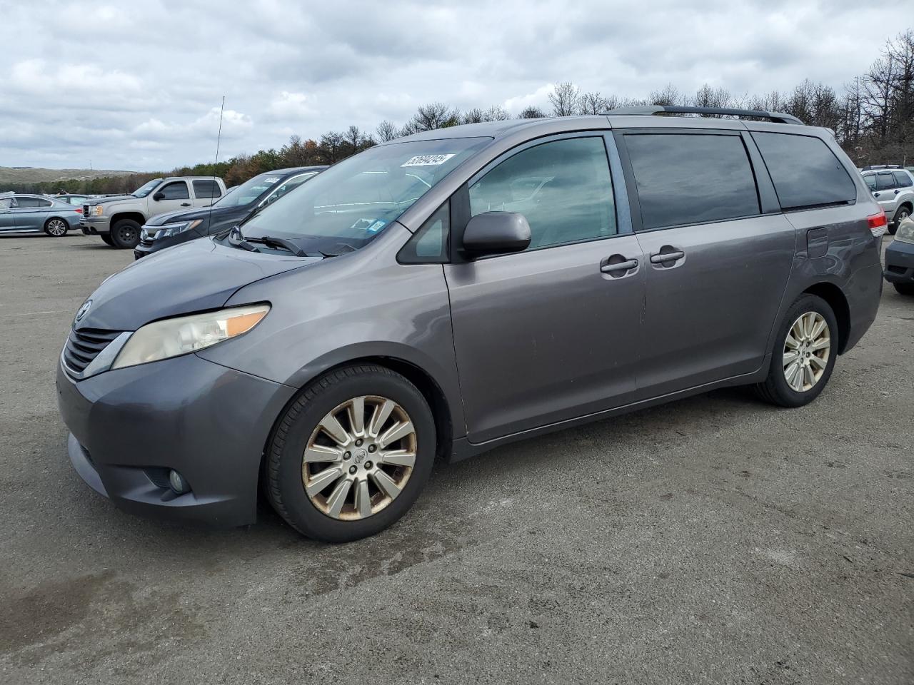 TOYOTA SIENNA XLE 2012