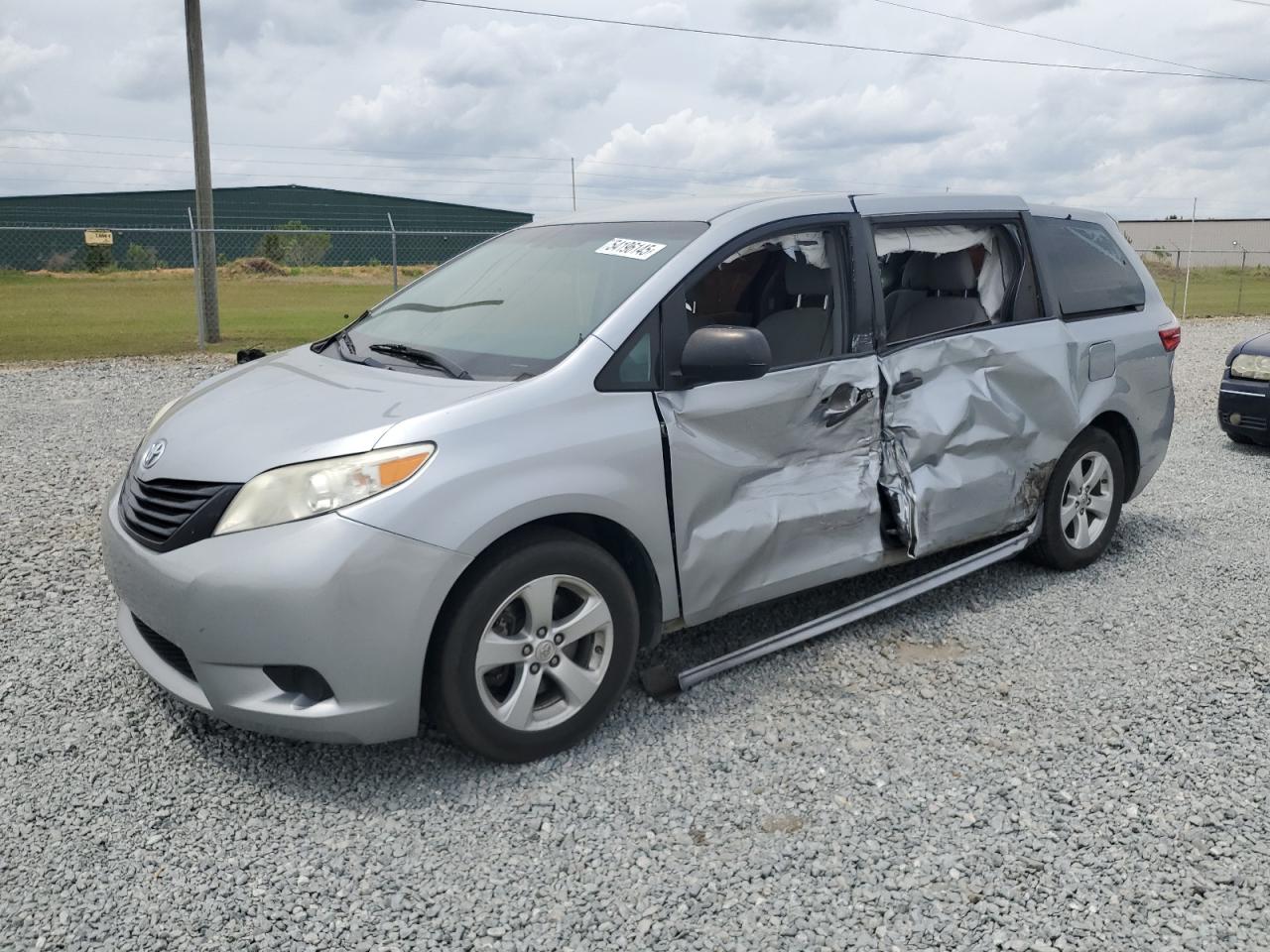 TOYOTA SIENNA 2016