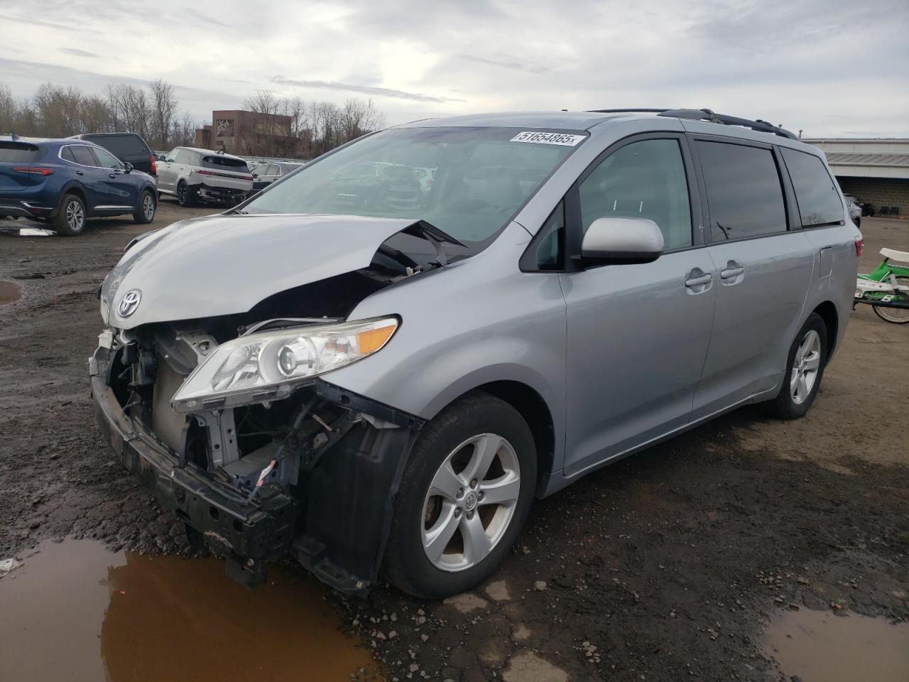 TOYOTA SIENNA LE 2015