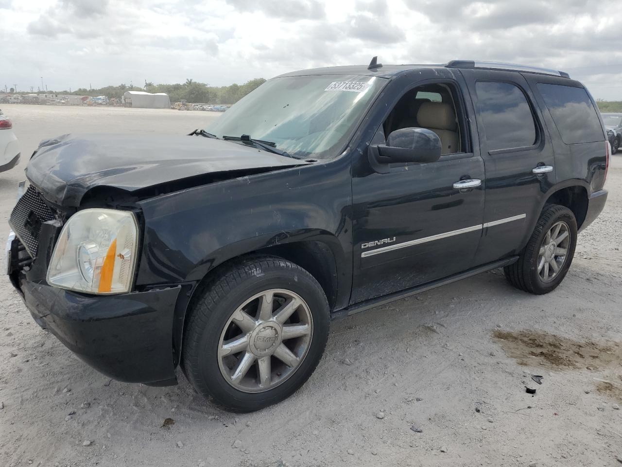 GMC YUKON DENA 2013