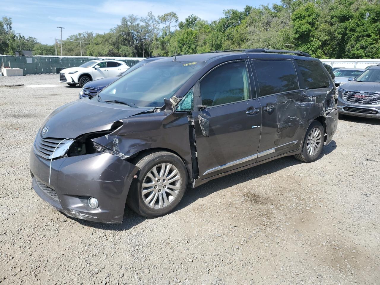 TOYOTA SIENNA XLE 2013