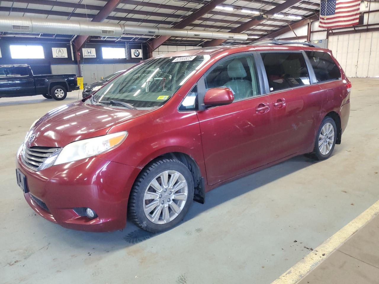 TOYOTA SIENNA XLE 2011