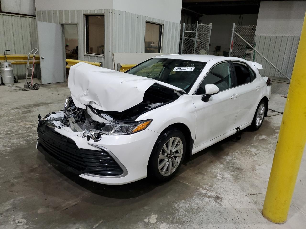 TOYOTA CAMRY LE 2024