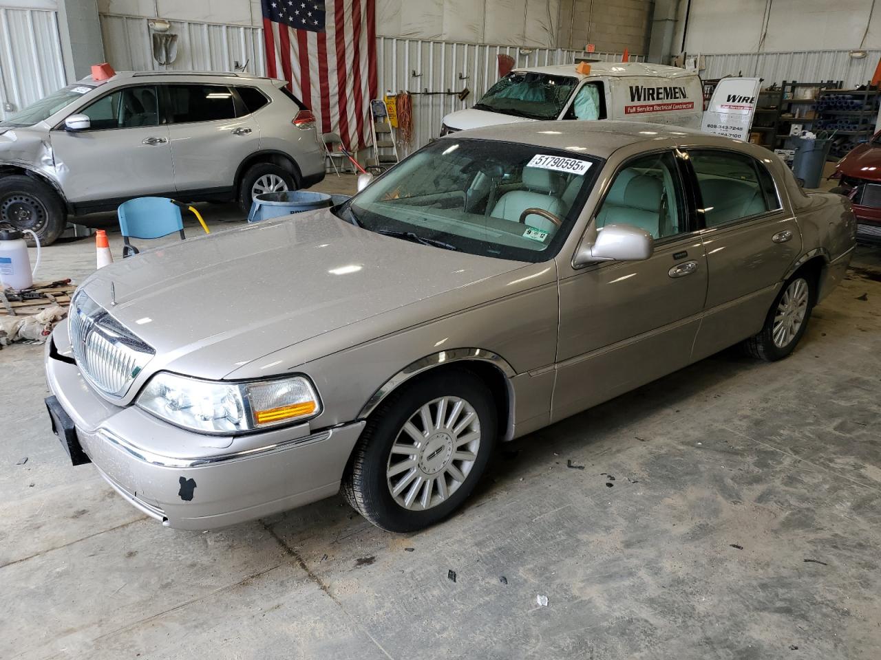 LINCOLN TOWN CAR S 2003