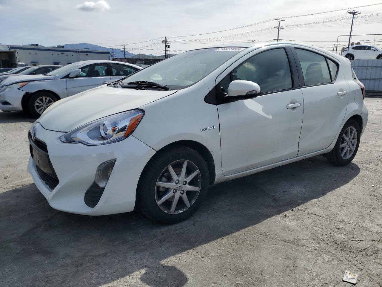 TOYOTA PRIUS C 2016