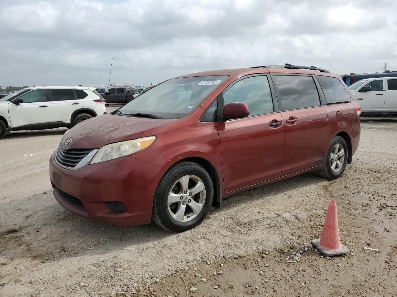 TOYOTA SIENNA LE 2012