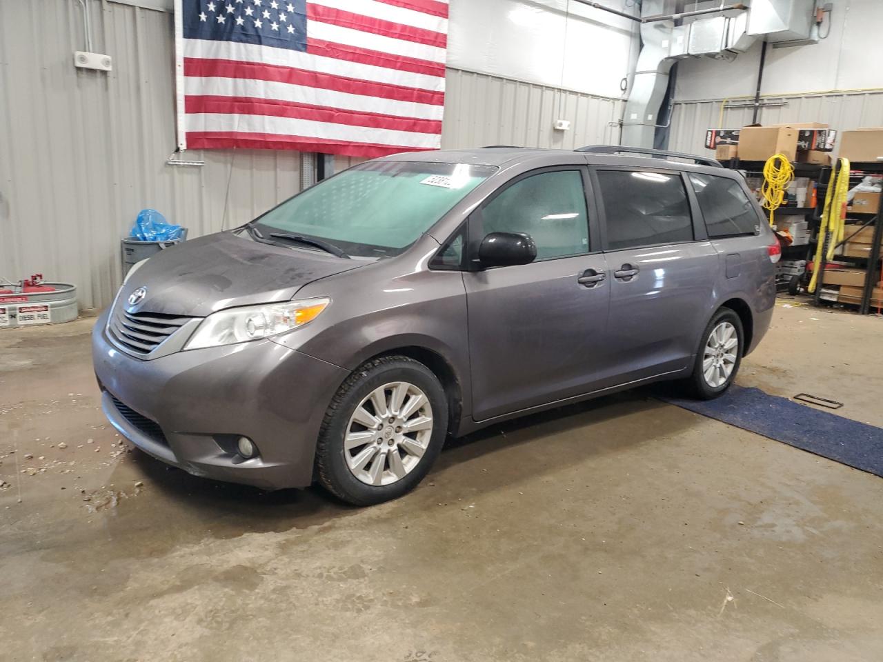 TOYOTA SIENNA XLE 2012