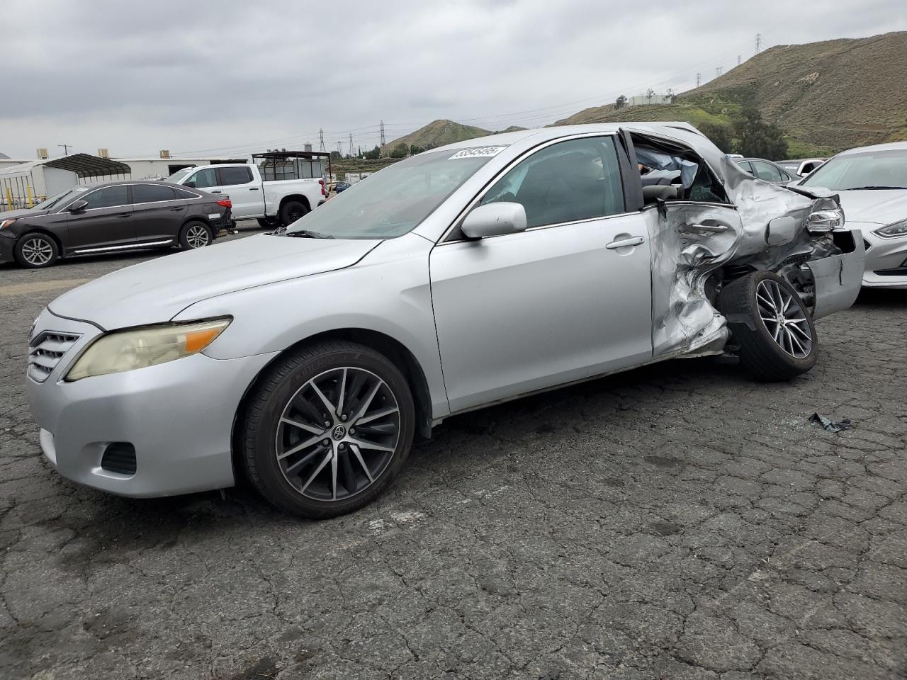 TOYOTA CAMRY BASE 2011