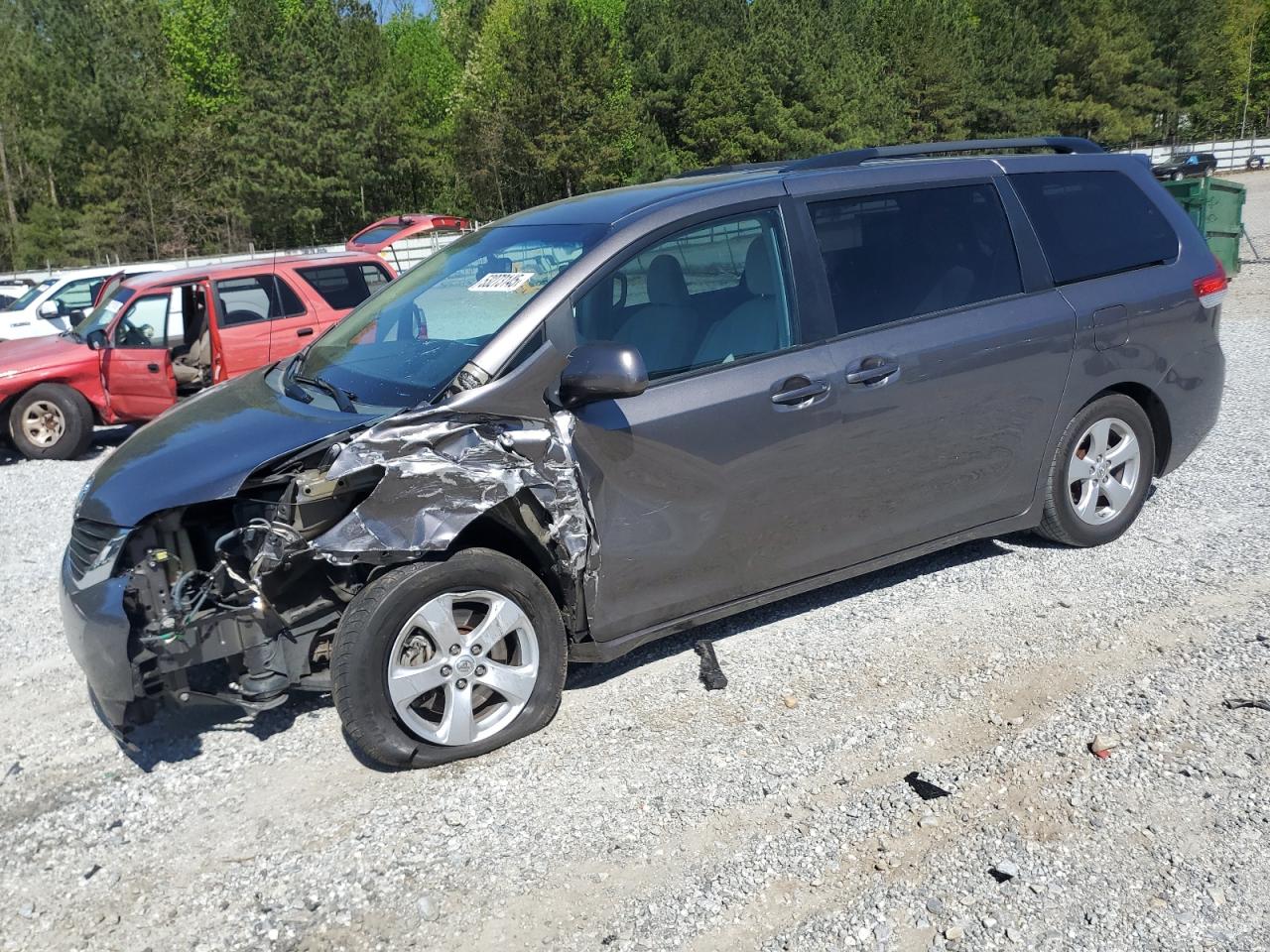 TOYOTA SIENNA LE 2014