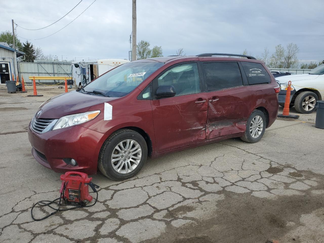 TOYOTA SIENNA XLE 2020