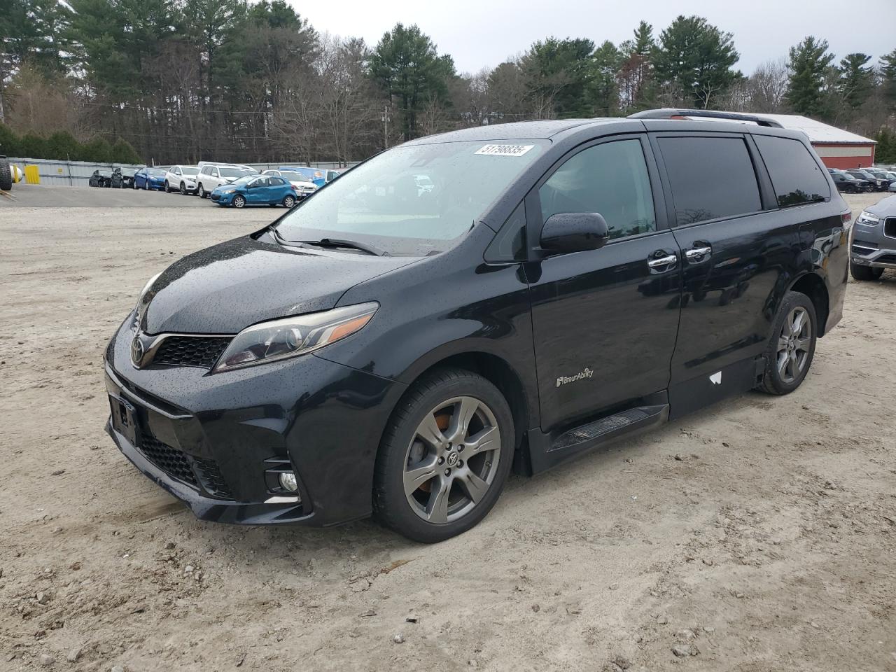 TOYOTA SIENNA SE 2018