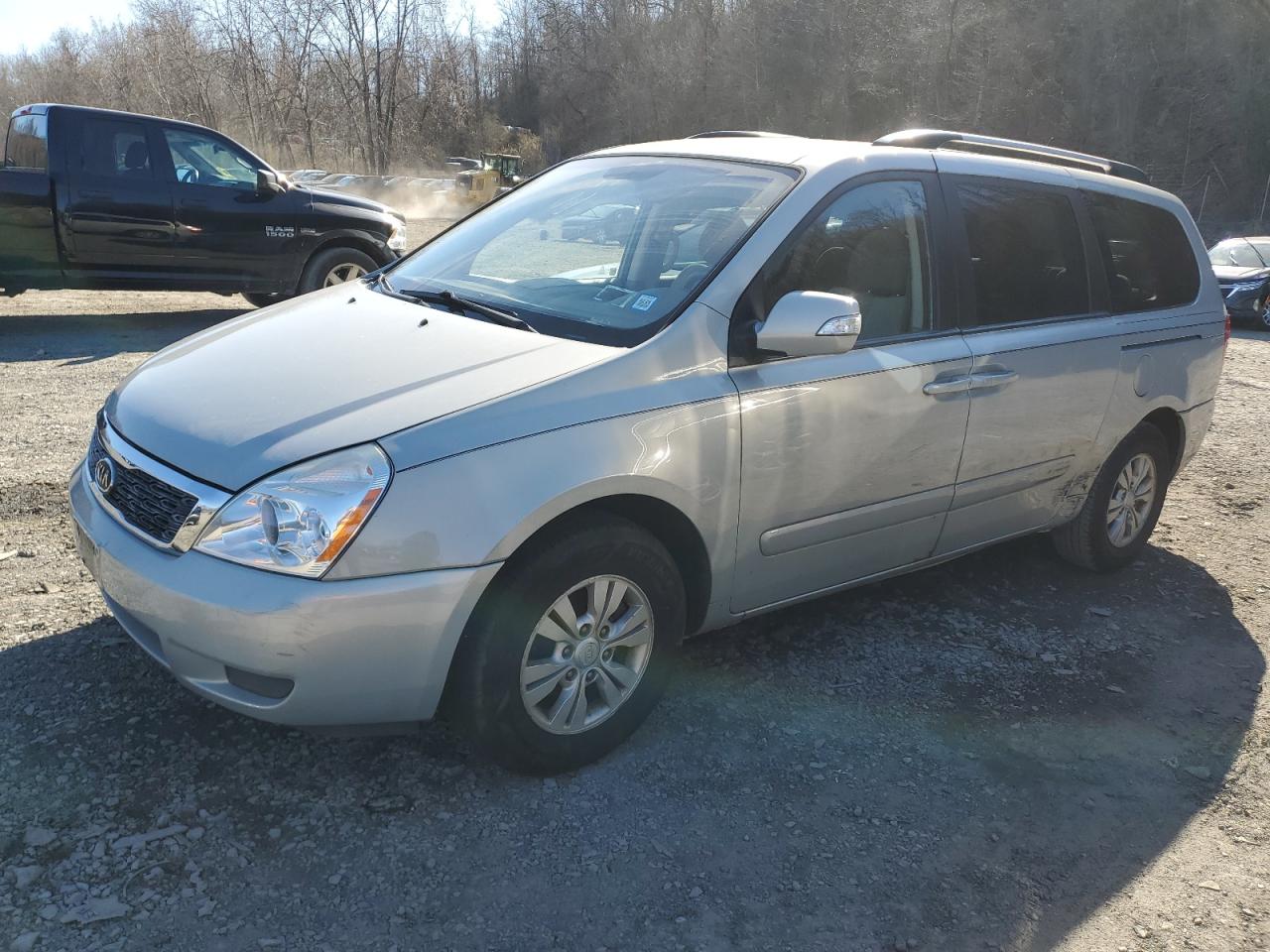 KIA SEDONA LX 2012
