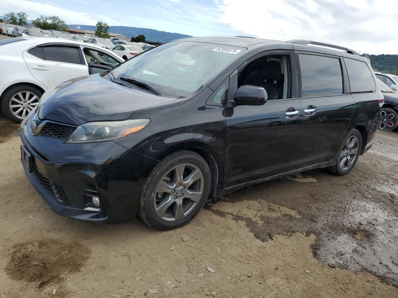 TOYOTA SIENNA SE 2018