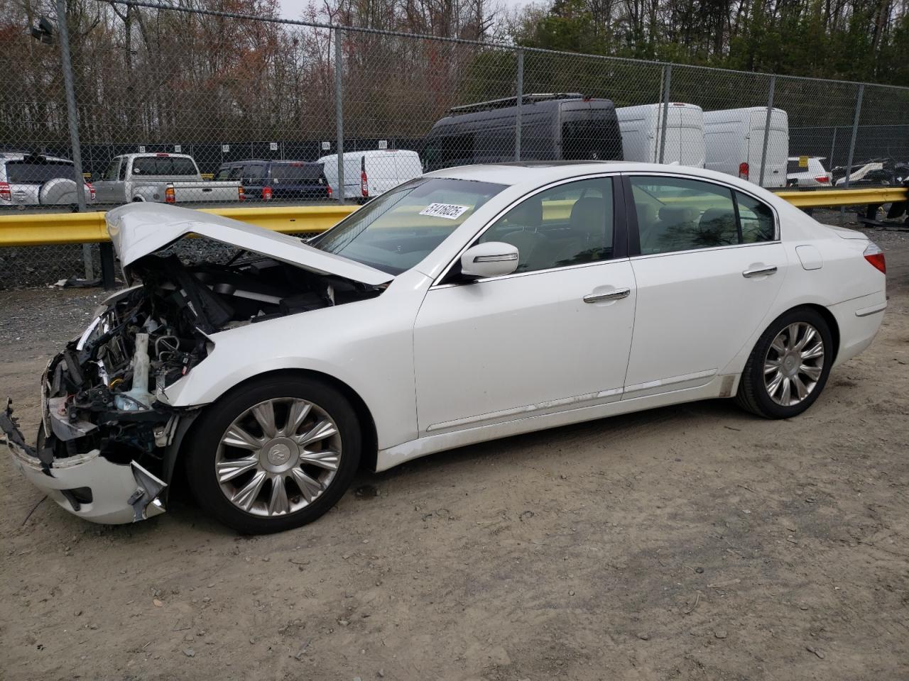 HYUNDAI GENESIS 3. 2011
