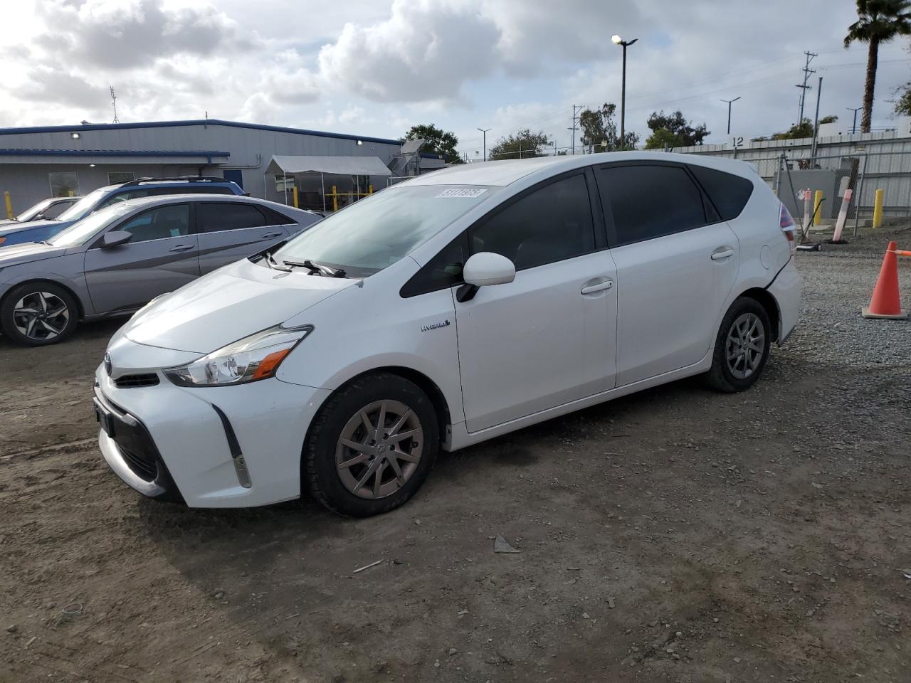 TOYOTA PRIUS V 2017